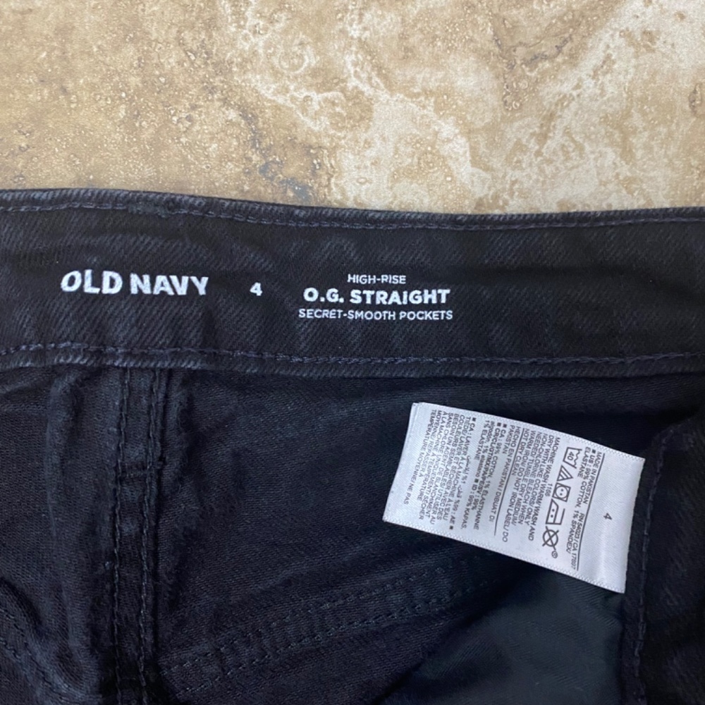 Old Navy High Rise Shorts - Picture 3 of 4